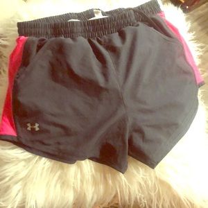 Women’s fly by Under armor shorts! EUC S/M